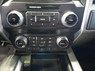 Ford F-150 2020 4x4 Platinum 4 puertas SuperCrew 5.5 pies. SB