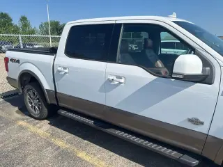 Ford F-150 2020 4x4 King Ranch 4 puertas SuperCrew 5.5 pies. SB