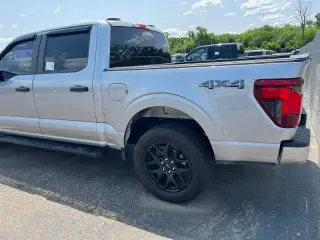 Ford F-150 2024 4x4 STX 4 puertas SuperCrew 5.5 pies. SB