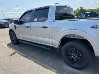 Ford F-150 2024 4x4 STX 4 puertas SuperCrew 5.5 pies. SB
