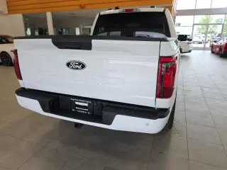 Ford F-150 2024 4x4 STX 4 puertas SuperCrew 5.5 pies. SB