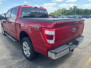 Ford F-150 2022 4x4 Lariat 4 puertas SuperCrew 6.5 pies. SB