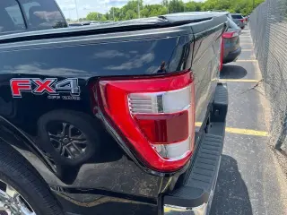 Ford F-150 2023 4x4 XL 4 puertas SuperCrew 6.5 pies. SB