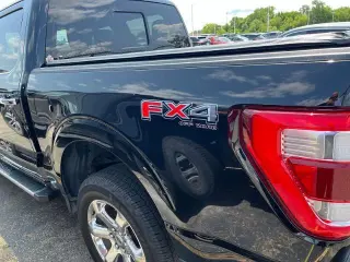 Ford F-150 2023 4x4 XL 4 puertas SuperCrew 6.5 pies. SB