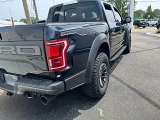 Ford F-150 2019 4x4 Raptor 4 puertas SuperCrew 5.5 pies. Caja corta
