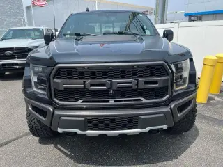 Ford F-150 2019 4x4 Raptor 4 puertas SuperCrew 5.5 pies. Caja corta