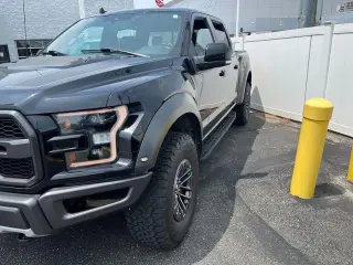 Ford F-150 2019 4x4 Raptor 4 puertas SuperCrew 5.5 pies. Caja corta
