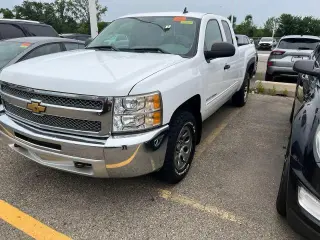 Chevrolet Silverado 1500 2013 4x4 LS Cabina Extendida 4 puertas 6.5 pies. SB