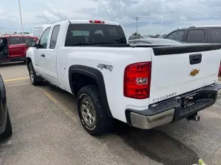 Chevrolet Silverado 1500 2013 4x4 LS Cabina Extendida 4 puertas 6.5 pies. SB