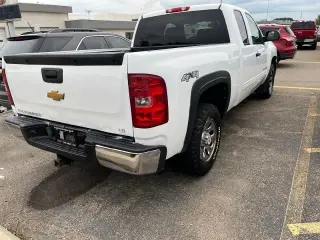 Chevrolet Silverado 1500 2013 4x4 LS Cabina Extendida 4 puertas 6.5 pies. SB