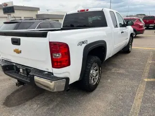 Chevrolet Silverado 1500 2013 4x4 LS Cabina Extendida 4 puertas 6.5 pies. SB
