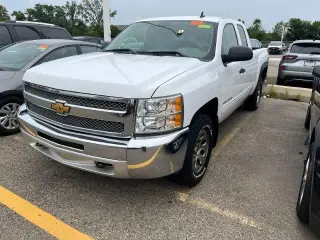 Chevrolet Silverado 1500 2013 4x4 LS Cabina Extendida 4 puertas 6.5 pies. SB