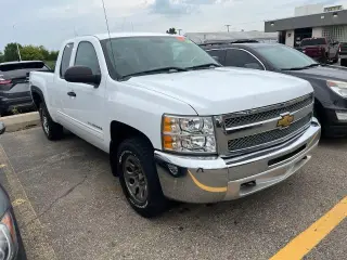 Chevrolet Silverado 1500 2013 4x4 LS Cabina Extendida 4 puertas 6.5 pies. SB