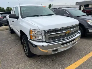 Chevrolet Silverado 1500 2013 4x4 LS Cabina Extendida 4 puertas 6.5 pies. SB