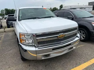 Chevrolet Silverado 1500 2013 4x4 LS Cabina Extendida 4 puertas 6.5 pies. SB