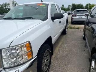 Chevrolet Silverado 1500 2013 4x4 LS Cabina Extendida 4 puertas 6.5 pies. SB