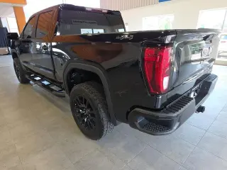 GMC Sierra 1500 2020 4x4 Base 4 puertas Cabina Crew 6.6 pies. SB