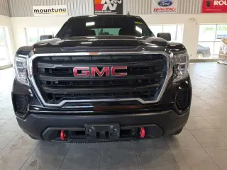 GMC Sierra 1500 2020 4x4 Base 4 puertas Cabina Crew 6.6 pies. SB