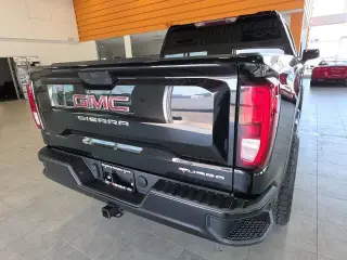 GMC Sierra 1500 2020 4x4 Base 4 puertas Cabina Crew 6.6 pies. SB