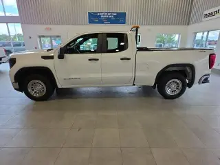 GMC Sierra 1500 2023 4x4 Pro 4 puertas Cabina Doble 6.6 pies. SB