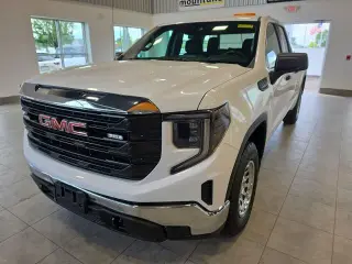 GMC Sierra 1500 2023 4x4 Pro 4 puertas Cabina Doble 6.6 pies. SB