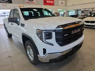 GMC Sierra 1500 2023 4x4 Pro 4 puertas Cabina Doble 6.6 pies. SB