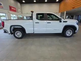 GMC Sierra 1500 2023 4x4 Pro 4 puertas Cabina Doble 6.6 pies. SB
