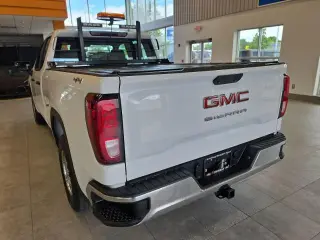 GMC Sierra 1500 2023 4x4 Pro 4 puertas Cabina Doble 6.6 pies. SB