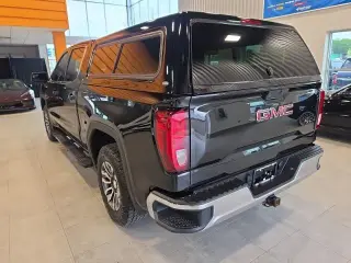 GMC Sierra 1500 2019 4x4 SLE Cabina Crew 4 puertas 5.8 pies. Caja corta