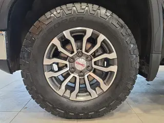 GMC Sierra 1500 2019 4x4 SLE Cabina Crew 4 puertas 5.8 pies. Caja corta