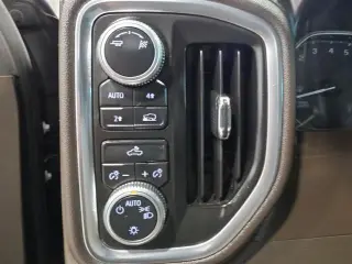 GMC Sierra 1500 2019 4x4 SLE Cabina Crew 4 puertas 5.8 pies. Caja corta