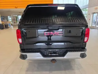 GMC Sierra 1500 2019 4x4 SLE Cabina Crew 4 puertas 5.8 pies. Caja corta