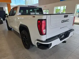 GMC Sierra 1500 2021 4x4 Elevation 4 puertas Cabina Crew 5.8 pies. SB