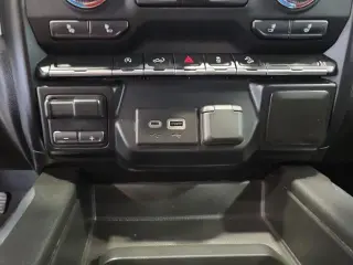 GMC Sierra 1500 2021 4x4 Elevation 4 puertas Cabina Crew 5.8 pies. SB