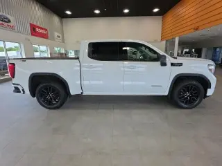 GMC Sierra 1500 2021 4x4 Elevation 4 puertas Cabina Crew 5.8 pies. SB
