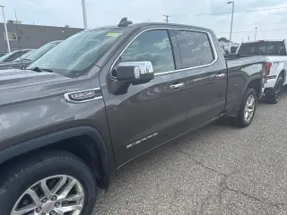GMC Sierra 1500 2019 4x4 SLT Cabina Crew 4 puertas 5.8 pies. SB