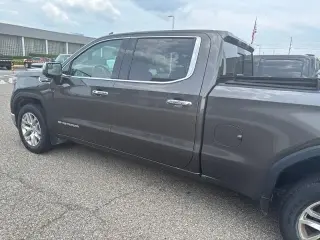 GMC Sierra 1500 2019 4x4 SLT Cabina Crew 4 puertas 5.8 pies. SB