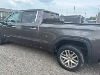 GMC Sierra 1500 2019 4x4 SLT Cabina Crew 4 puertas 5.8 pies. SB