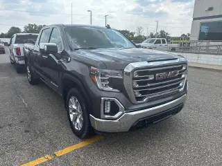 GMC Sierra 1500 2019 4x4 SLT Cabina Crew 4 puertas 5.8 pies. SB