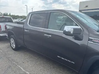 GMC Sierra 1500 2019 4x4 SLT Cabina Crew 4 puertas 5.8 pies. SB