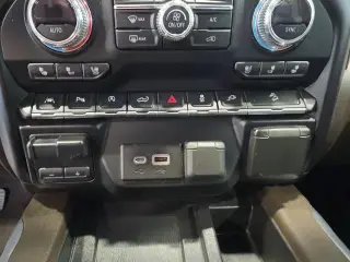 GMC Sierra 1500 2019 4x4 Denali 4 puertas Cabina Crew 5.8 pies. SB