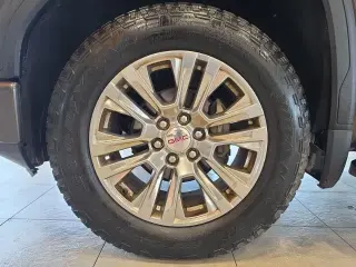 GMC Sierra 1500 2019 4x4 Denali 4 puertas Cabina Crew 5.8 pies. SB