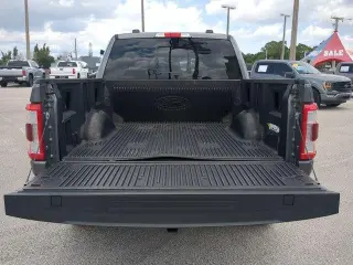Ford F-150 2022 4x4 Platinum 4 puertas SuperCrew 6.5 pies. SB