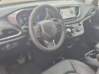 Chrysler Pacifica 2025 Select 4 puertas Minivan