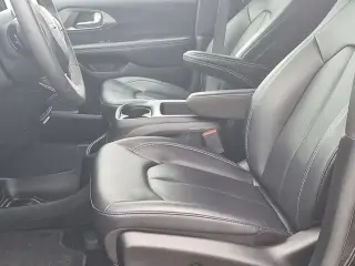 Chrysler Pacifica 2025 Select 4 puertas Minivan