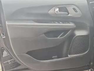 Chrysler Pacifica 2025 Select 4 puertas Minivan