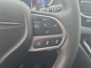 Chrysler Pacifica 2025 Select 4 puertas Minivan
