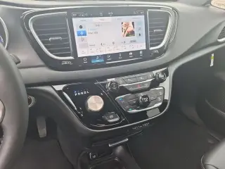 Chrysler Pacifica 2025 Select 4 puertas Minivan