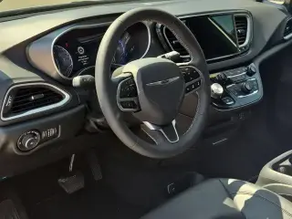 Chrysler Pacifica 2026 Select 4 puertas Minivan