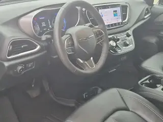 Chrysler Pacifica 2025 Select 4 puertas Minivan